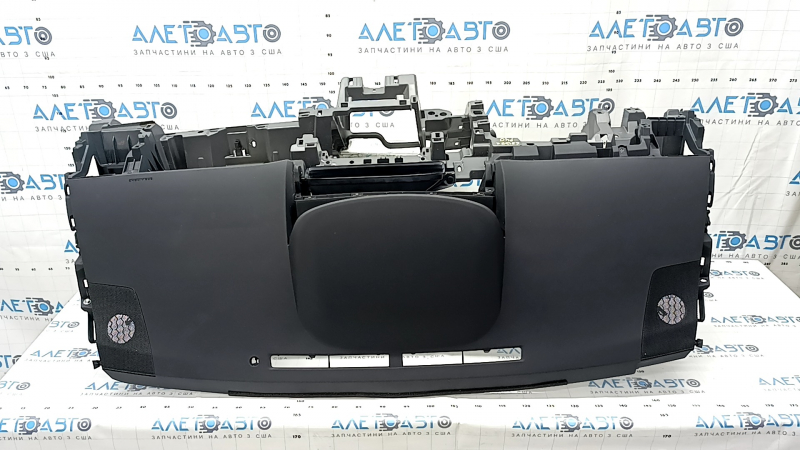 Торпедо передняя панель с AIRBAG Toyota Prius V 12-16 черная, ржавый пиропатрон