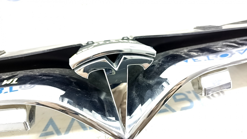 Решетка радиатора grill в сборе Tesla Model S 16-20 рест, песок, царапины