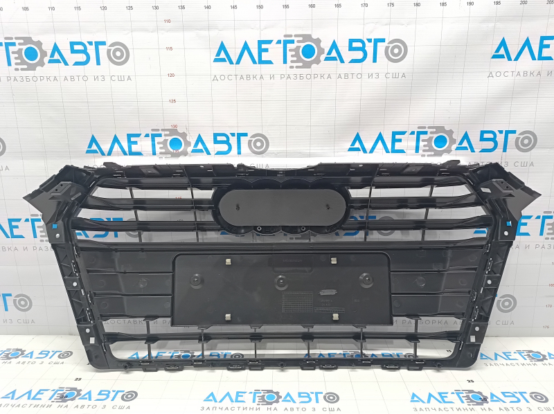 Решетка радиатора grill голая Audi A4 B9 17-19 мат, без эмблем