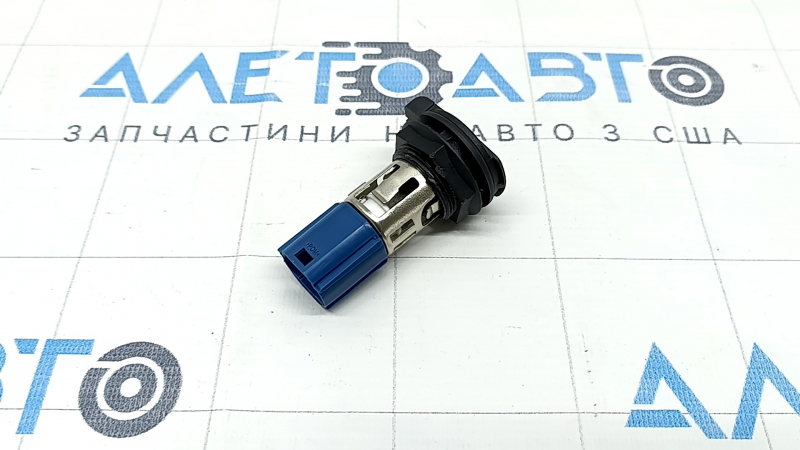 Прикуриватель багажника задний правый Audi A4 B9 17-20 с корпусом