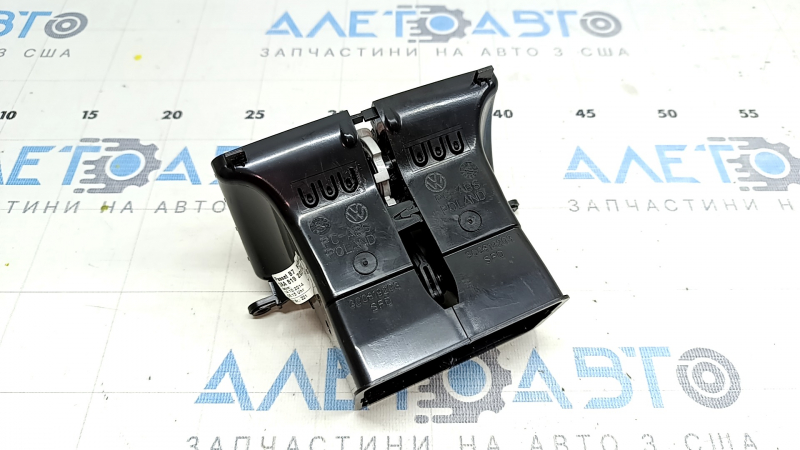 Дефлектор воздуховода центральной консоли VW CC 08-17 черный