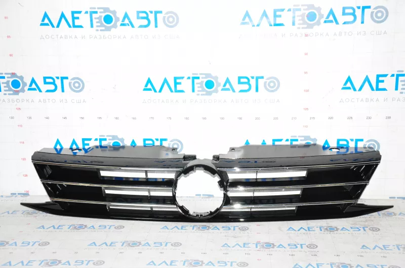 Решетка радиатора grill VW Jetta 15-18 USA без эмблемы