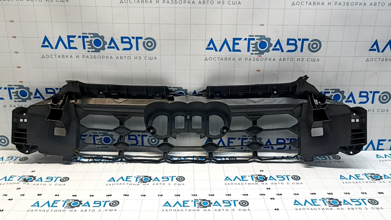 Крепление решетки радиатора grill Audi Q3 19-24 сломана планка
