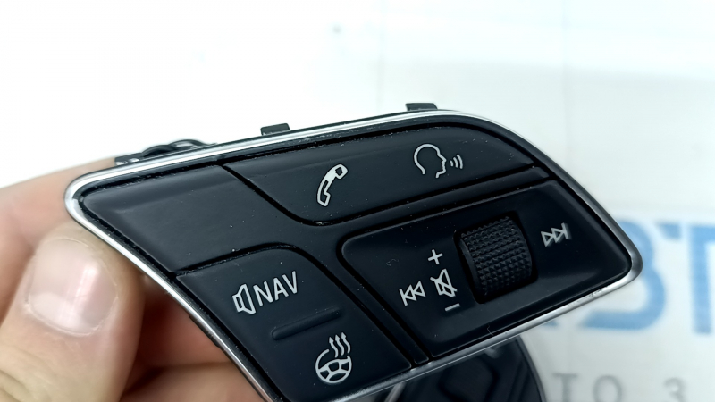 Кнопки управления на руле в сборе Audi A4 B9 17-19 под подогрев руля, потерты