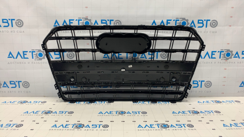 Решетка радиатора в сборе Audi A6 C7 16-18 рест S-line, без эмблемы