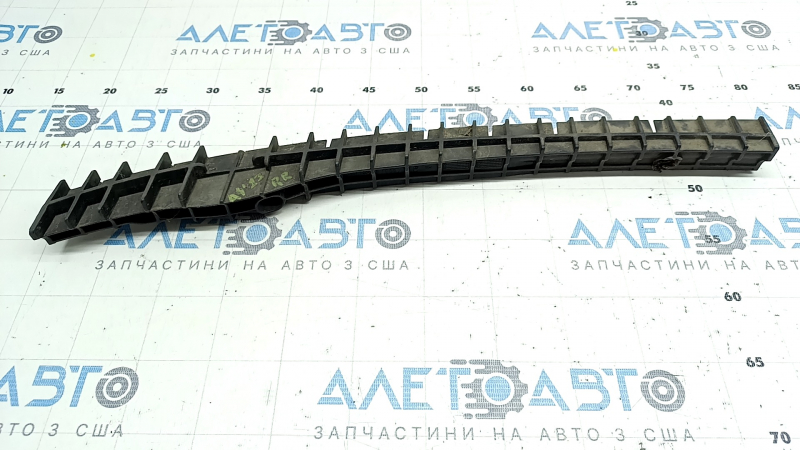 Крепление губы заднего бампера правое Audi A4 B8 13-16 рест, надлом крепления