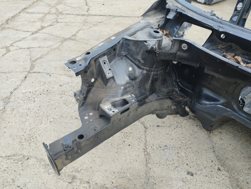 Четверть передняя правая VW CC 08-17 на кузове, черная, вмятины