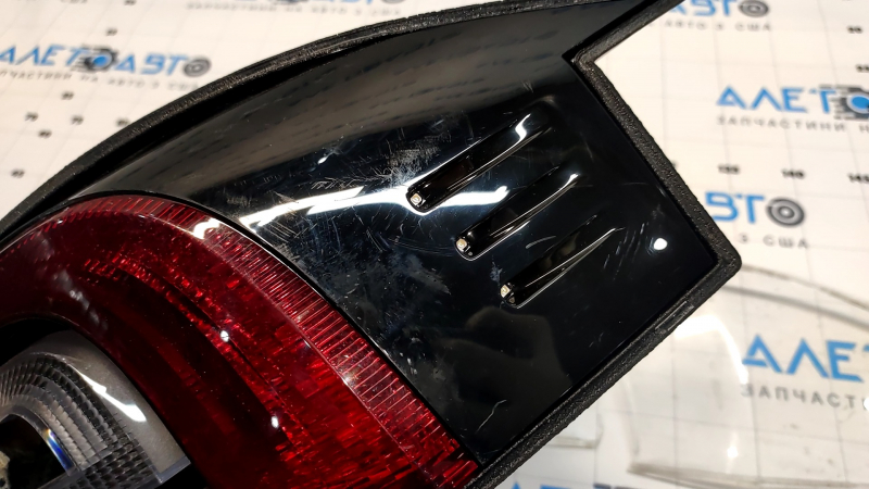 Фонарь внешний крыло правый Tesla Model S 12-20 царапины, разбито стекло, слом креп, скол