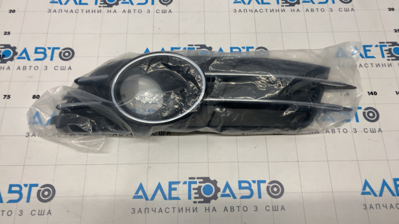 Решетка переднего бампера правая Audi A6 C7 16-18 рест под радар