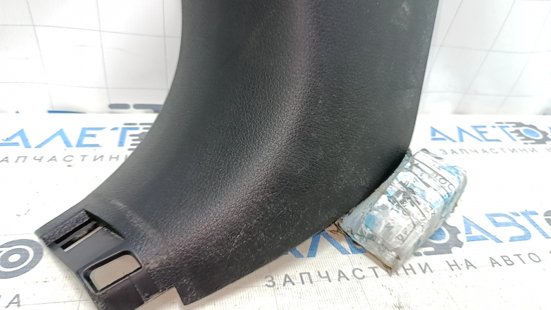 Накладка передней стойки нижняя левая Nissan Sentra 13-19 черная, царапины
