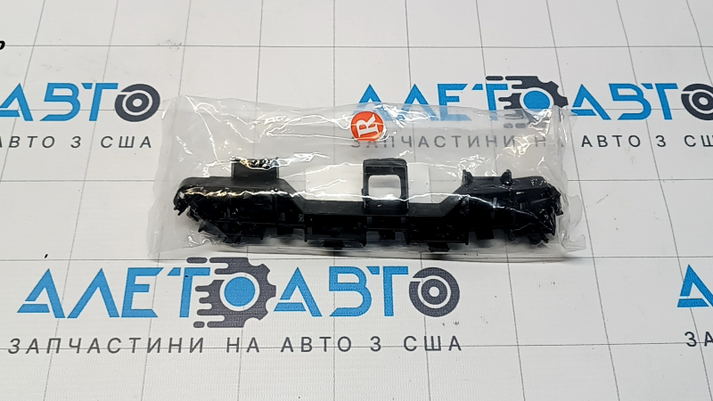 Крепление переднего бампера на крыле правое Honda Accord 13-17