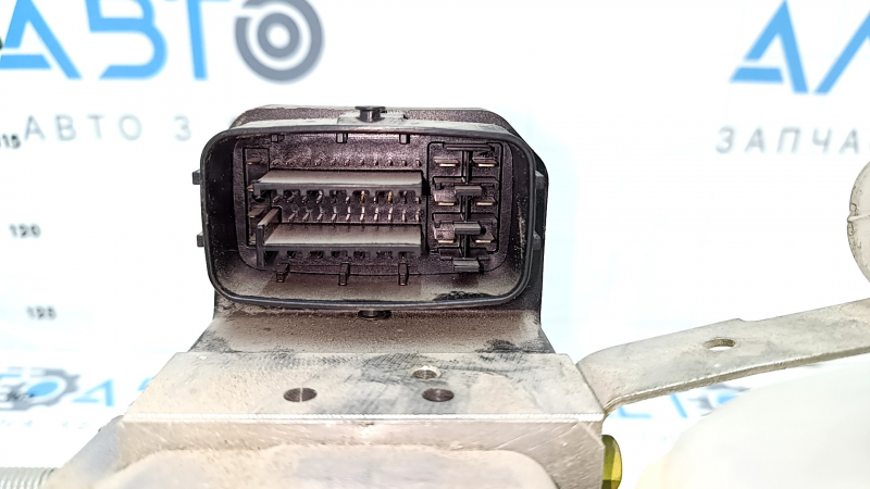 Главный тормозной цилиндр Toyota Prius 50 16-18 в сборе, треснут корпус