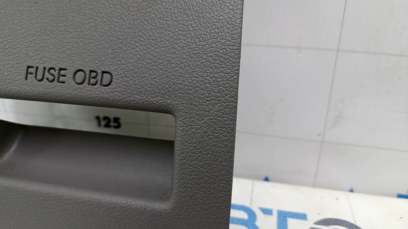 Заглушка накладки колений водителя Hyundai Elantra AD 17-20 серая, царапины