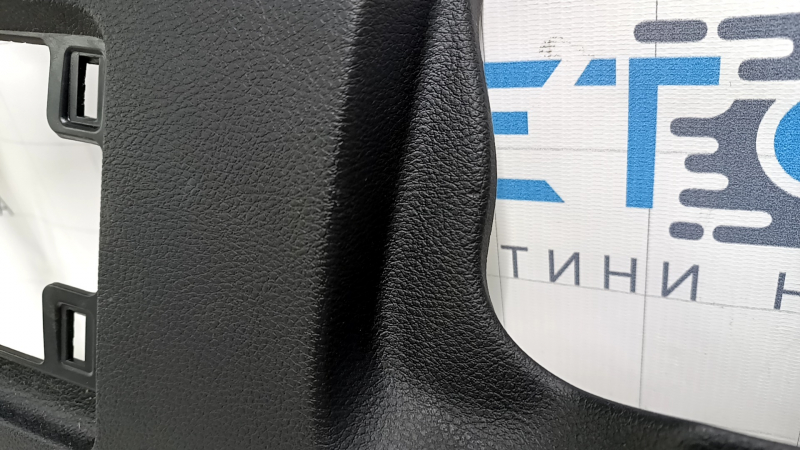 Накладка колени водителя Chrysler 200 15-17 черная, царапины