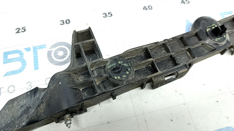 Крепление заднего бампера левое Toyota Camry v55 15-17 usa, сломаны крепления