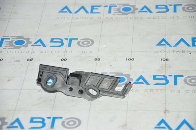 Крепление переднего бампера на крыле правое Audi A4 B8 13-16 рест