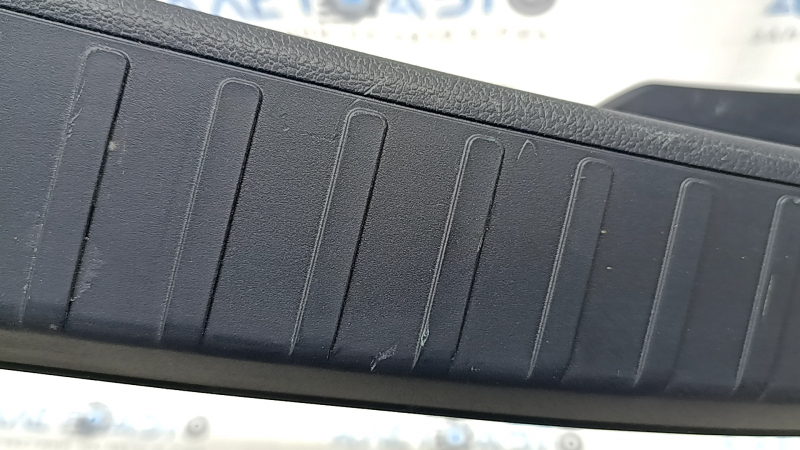 Накладка проема багажника Toyota Prius 50 16-22 черная, царапины