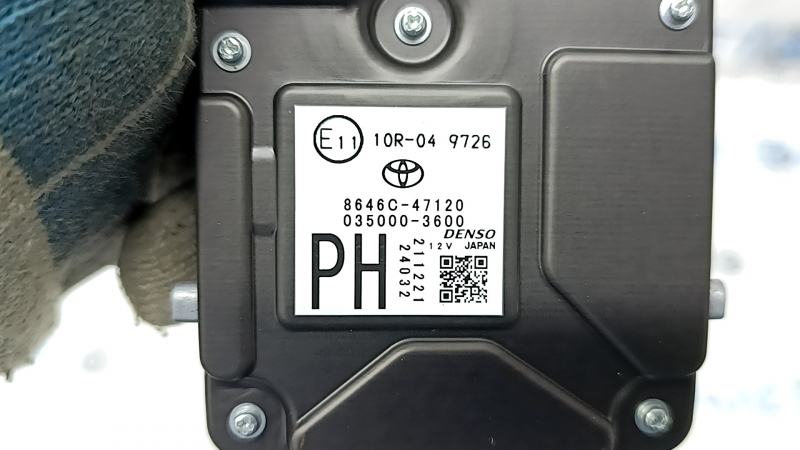 Камера слежения за полосой Toyota Prius 50 21-22 на лобовом