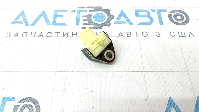 Датчик подушки безопасности в центральной стойке правый Toyota Sienna 21-26