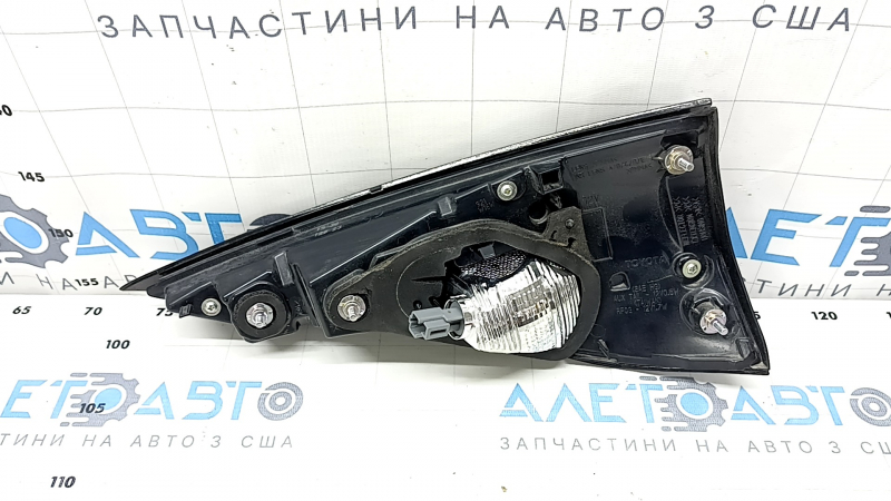 Фонарь внутренний дверь багажника левый Toyota Sienna 23-26 LE, XLE, Woodland