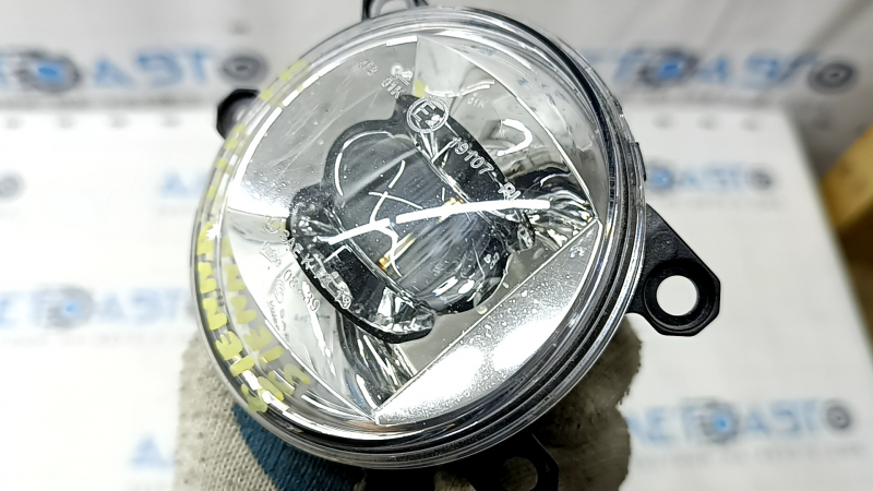 Противотуманная фара птф правая Toyota Sienna 21-26 LED, песок