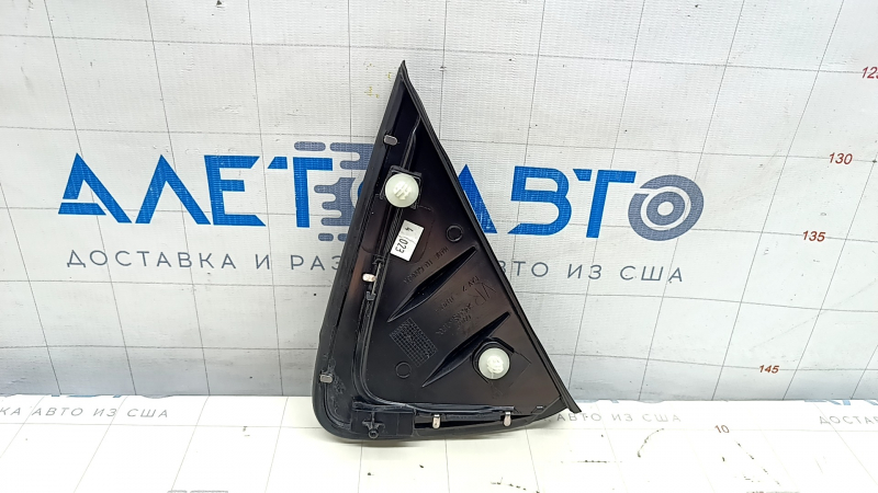 Заглушка треугольник крыла передняя правая Toyota Sienna 21-26 с хром молдингом
