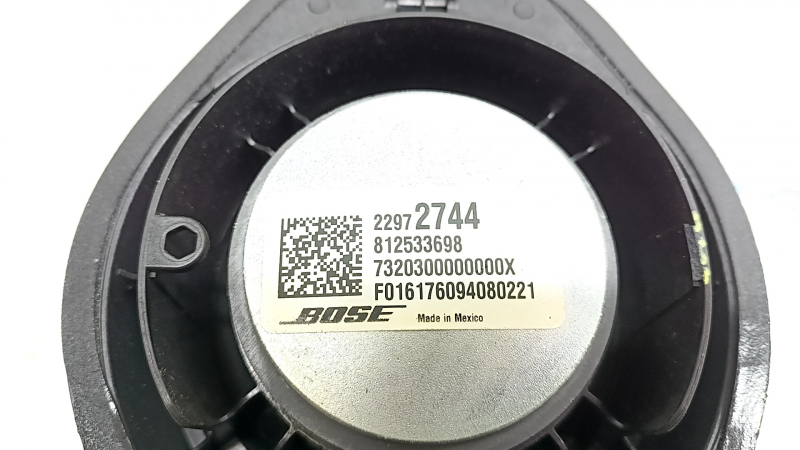 Динамик задний правый Chevrolet Volt 16- Bose, сломано крепление