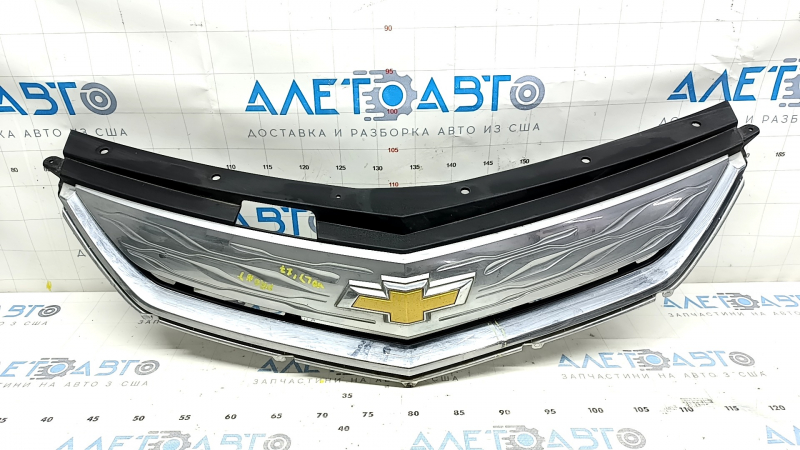 Решетка радиатора grill Chevrolet Volt 16- хром, с эмблемой, песок, трещины