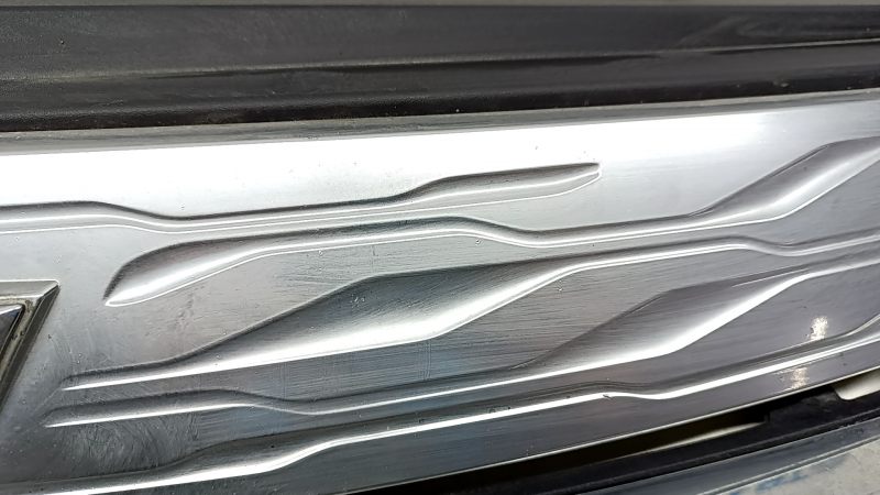 Решетка радиатора grill Chevrolet Volt 16- хром, с эмблемой, песок, трещины