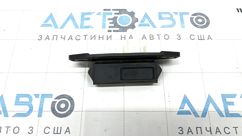 Кнопка открытия двери багажника Toyota Sienna 21-26
