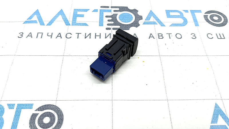 Кнопка закрытия двери багажника Toyota Sienna 21-26