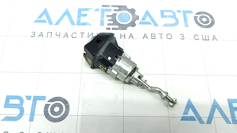 Личинка замка двери передней левой Toyota Sienna 21-26