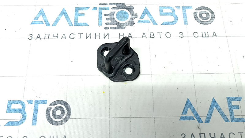 Скоба замка двери багажника Toyota Sienna 21-26