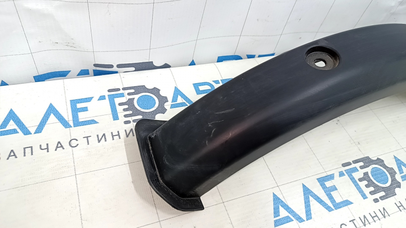 Накладка петли крышки багажника левая Nissan Maxima A36 16-23 царапины