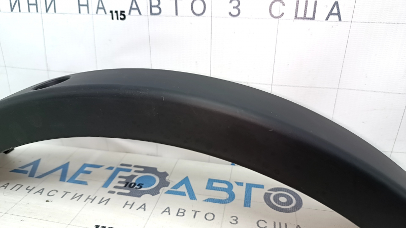 Накладка петли крышки багажника правая Nissan Maxima A36 16-23 царапины