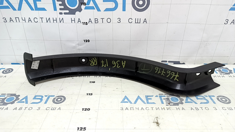 Накладка петли крышки багажника правая Nissan Maxima A36 16-23 царапины