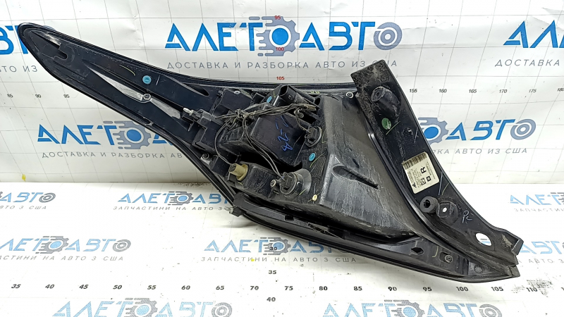 Lampă dreapta Chevrolet Volt 16 - zgârieturi, așchii