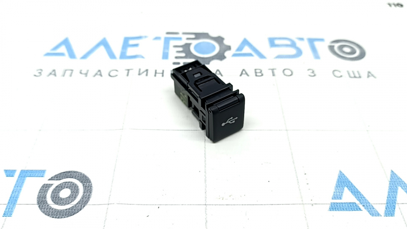 USB Hub центральной консоли Toyota Sienna 21-26 передний