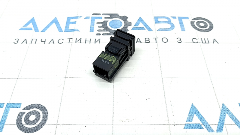 USB Hub центральной консоли Toyota Sienna 21-26 передний