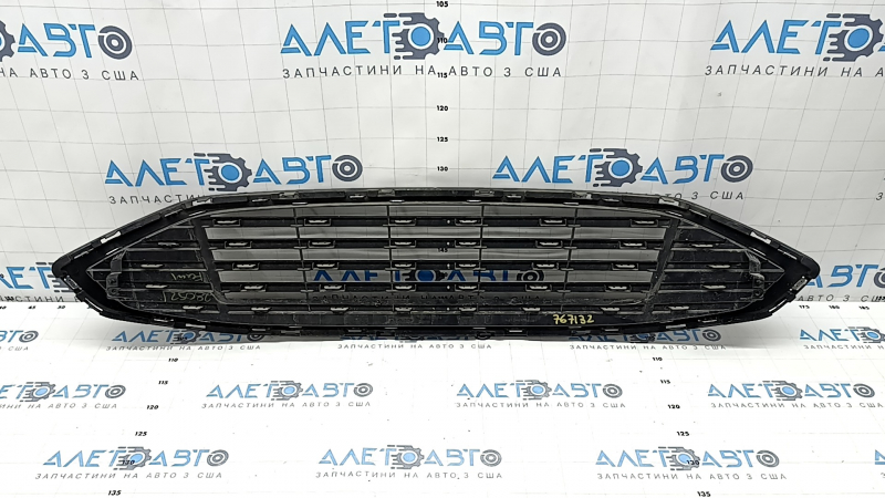 Решетка радиатора grill в сборе с обрамлением Ford Fusion mk5 17-18 хром, песок