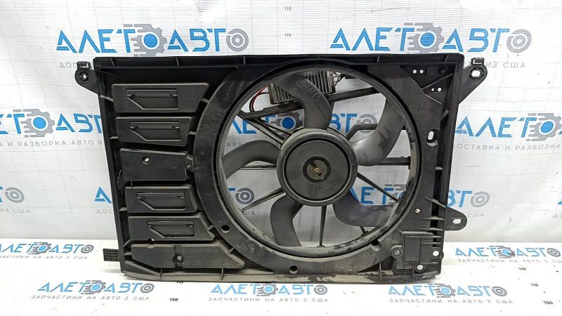 Диффузор кожух радиатора в сборе Ford Fusion mk5 13-20 hybrid, plug-in подшипник под замену