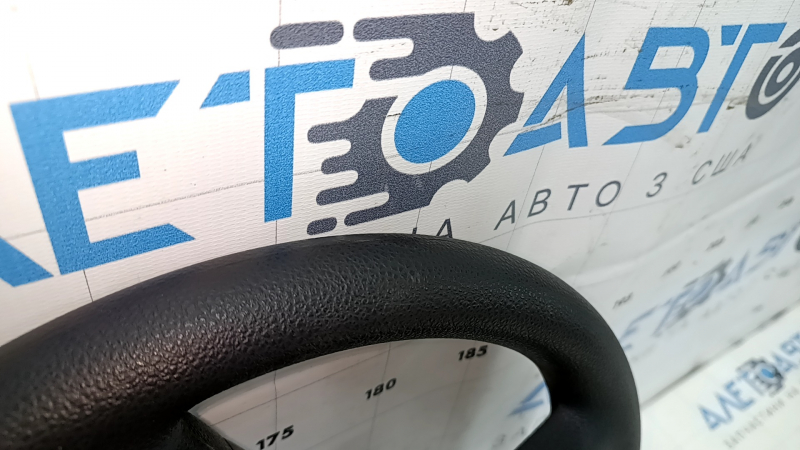 Руль голый VW Passat b7 12-15 USA резина черная, без кнопки, царапины