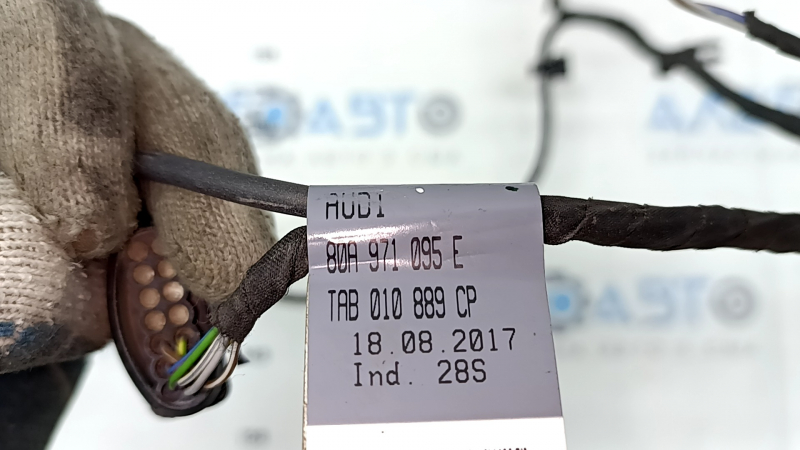 Проводка переднего бампера Audi Q5 80A 18-20 под парктроники и камеру, под радары