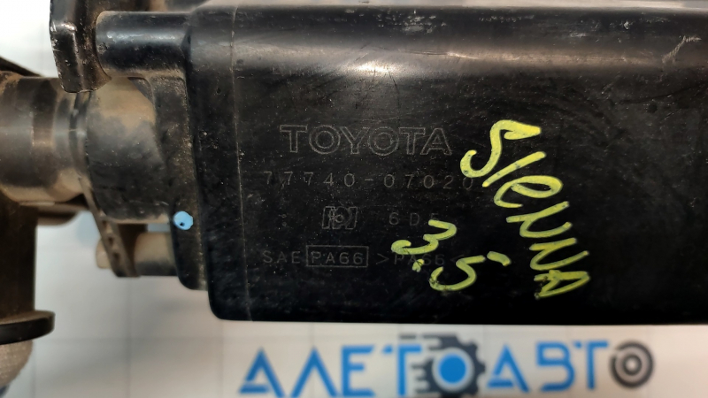 Канистра с углем абсорбер Toyota Sienna 04-10