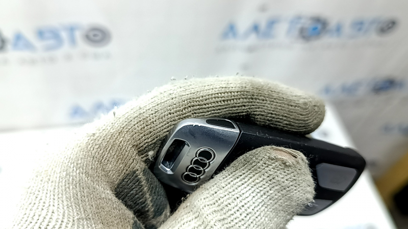 Ключ Audi Q5 80A 18-24 keyless, S-Line, тип 2, 4 кнопки, тычки, царапины