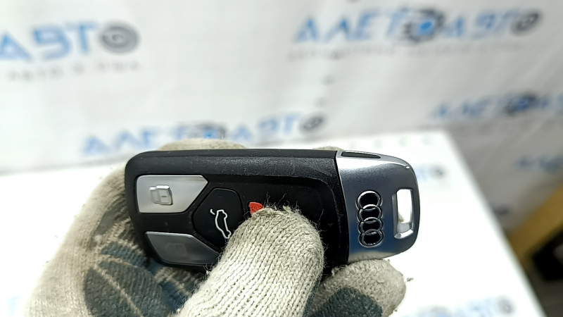 Ключ Audi Q5 80A 18-24 keyless, S-Line, тип 2, 4 кнопки, тычки, царапины