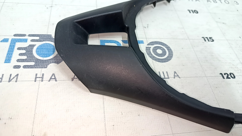 Накладка руля нижняя Mazda 3 14-16 BM черная, царапины
