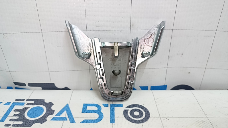 Накладка руля нижняя Chrysler 200 15-17 серая, потерта