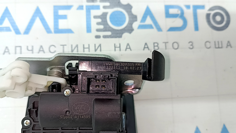Замок двери багажника VW Tiguan 18-24 с накладкой