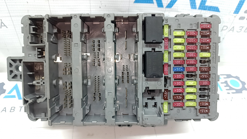 Блок предохранителей подторпедный Honda Accord 13-17 hybrid